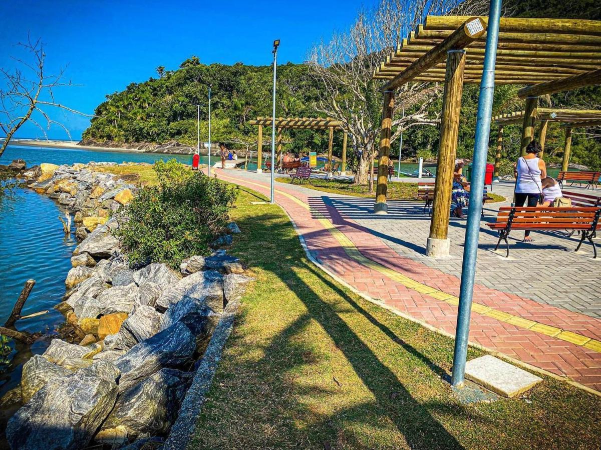 Vila Agradavel Com Piscina. Villa เปรูอิบี ภายนอก รูปภาพ
