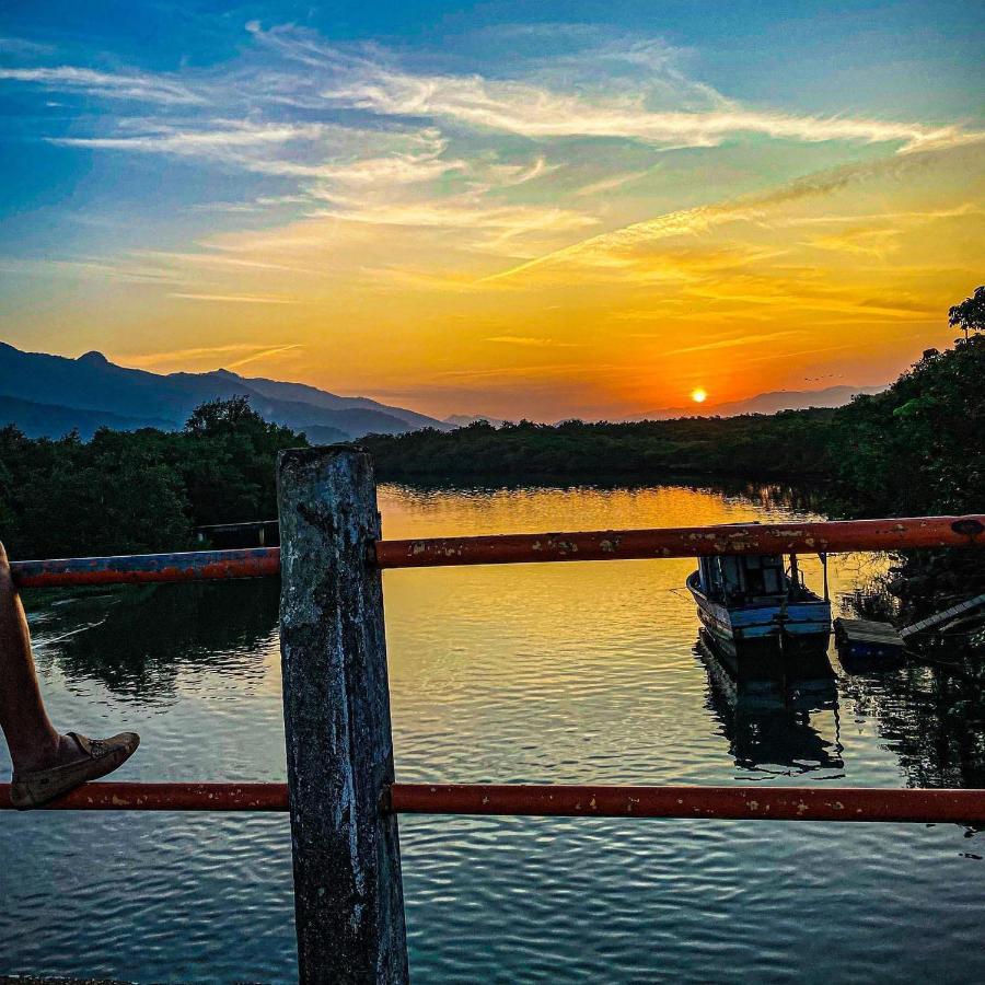 Vila Agradavel Com Piscina. Villa เปรูอิบี ภายนอก รูปภาพ